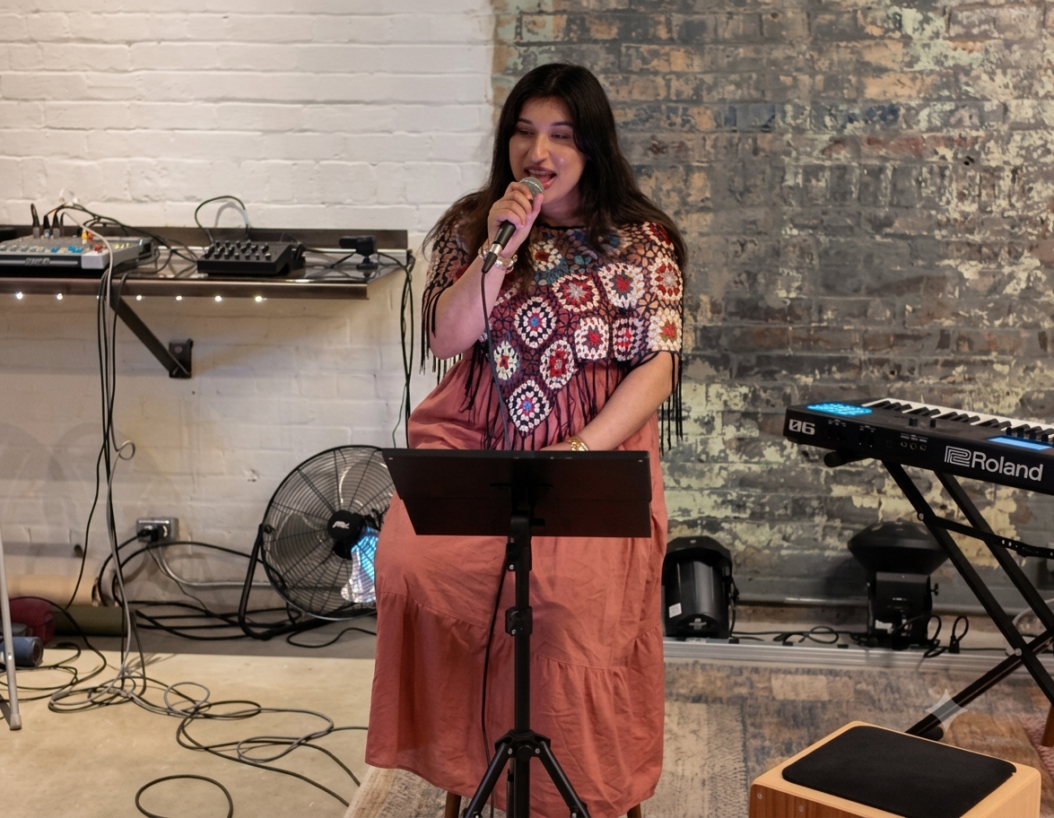 Manvi Thakur performing at an intimate brick-wall venue